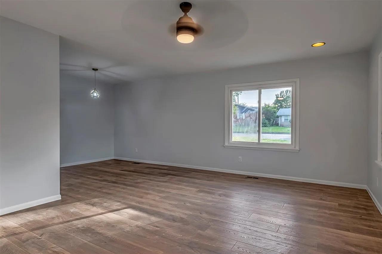 Dining Area Flooring & Paint Update after